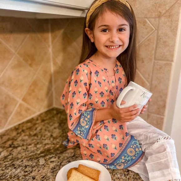 Girl's Printed Kurta / Kameez / Tunic - Picture 2 of 5